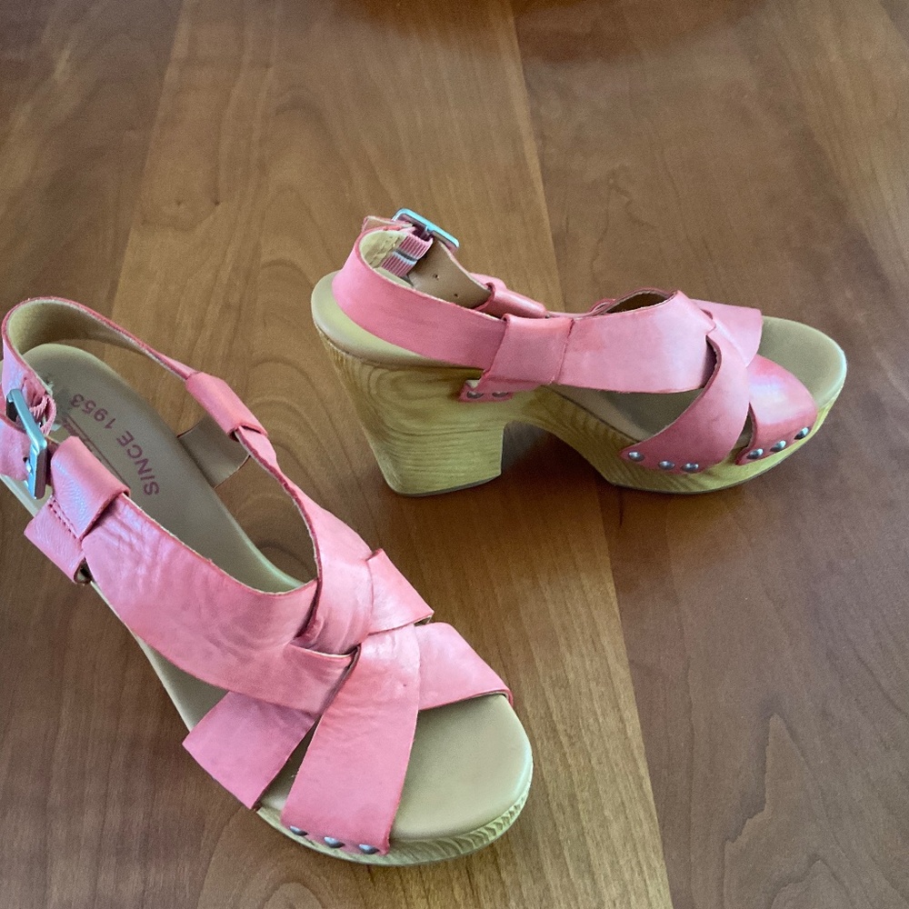 Kork-Ease Sandals- Coral size 6 1/2